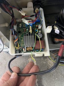 Ремонт платы управления инверторного холодильника Indesit — 2800 грн